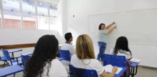 Governo do Amazonas reafirma compromisso com educadores e realiza pagamento de progressões verticais
