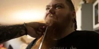 30 centímetros: americana vira a mulher com a barba mais longa do mundo