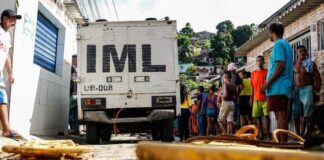 Homem assassina mulher a facadas e é achado morto dentro de casa