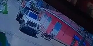 VÍDEO: motociclista tem parte do rosto desfigurado ao colidir com caçamba