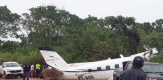 Avião com 14 pessoas cai em Barcelos no AM; VEJA O VÍDEO