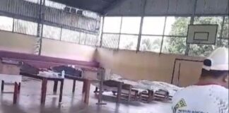 VÍDEO: corpos de vítimas de acidente em Barcelos ficam em ginásio antes de removidos ao IML