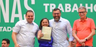 Wilson Lima entrega 355 títulos de imóveis e reassenta famílias das comunidades da Sharp e Manaus 2000