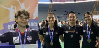 Trio feminino conquista bronze no Campeonato Brasileiro Interclubes de Badminton