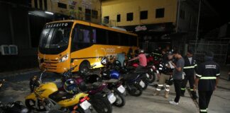 Detran-AM remove 38 motocicletas irregulares e emite 161 multas em Manaus