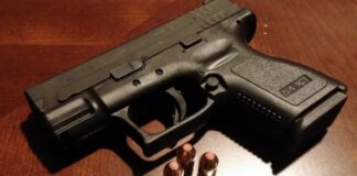 Padrasto é preso por dar arma para enteada e causar morte de criança