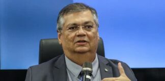 Dino assume cadeira no Senado e apresenta projeto para proibir acampamento em quartéis