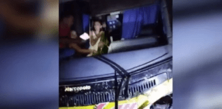 Ônibus escolar com 48 estudantes tomba em rodovia do Ceará