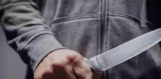 Para salvar a mãe das agressões, filho mata pai com uma facada