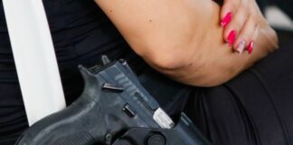 Investigadora nega que tenha atirado em delegado e afirma ser vítima de violência