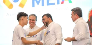 Governador Wilson Lima e ministro da Educação Camilo Santana lançam programa Pé-de-Meia no Amazonas