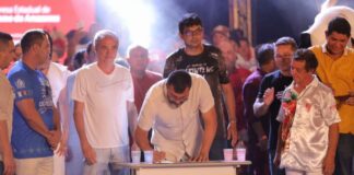 Festival de Parintins: meio milhão de copos de água serão doados para as torcidas