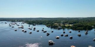 Operação inicia retirada dos flutuantes do Tarumã-Açu após decisão da Justiça