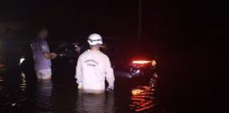 Dois carros são arrastados por cheia de rio no interior do Ceará