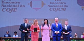 Presidente do TCE-AM recebe medalhas em evento nacional pela criação da Ouvidoria da Mulher