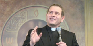 Padre é preso em Fortaleza por importunação sexual e estupro cometidos no Rio de Janeiro