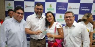 Detran-AM entrega CNHs gratuitas a beneficiários de programa