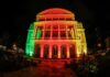 Teatro Amazonas recebe iluminação com as cores da bandeira do Rio Grande do Sul