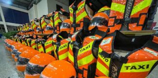 ‘Mociclista Legal’: Detran-AM entrega 350 kits de segurança para mototaxistas no município de Manicoré