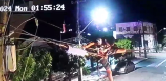 Homem é preso “pendurado” em poste, em tentativa de furto de fios de cobre, em Fortaleza