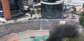 Incêndio toma conta da cúpula do Plenário da Assembleia Legislativa em Fortaleza