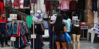 Governador do AM anuncia adiantamento da primeira parcela do 13° salário para os dias 23 e 24