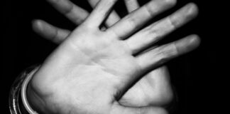 Adolescente diz que foi agredida com pau e concha de ferro pela própria mãe