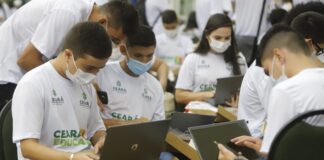 Governo do Ceará realiza entrega de notebooks para professores da rede estadual