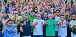 Roberto Cidade reforça implantação do Auxílio Municipal Permanente durante caminhada na zona Sul de Manaus