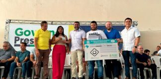 Detran-AM entrega 50 CNHs Sociais e 54 certificados de conclusão de cursos