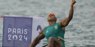 Isaquias Queiroz acelera no fim da prova, conquista medalha de prata e iguala feito de Scheidt e Torben Grael