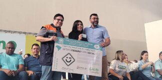 Detran-AM entrega 50 carteiras do projeto CNH Social e 40 certificados durante a 15ª edição do Governo Presente