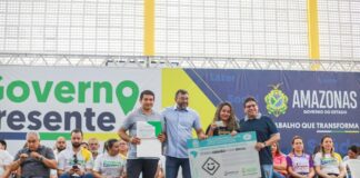 Governo Presente: Detran-AM realiza a entrega de 50 CNHs e 48 certificados emitidos pela Eptran