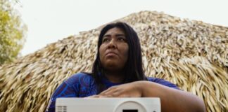 Aldeia indígena de Manaus ganha sala de cinema pioneira