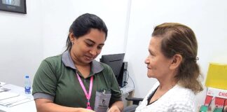 Funcionária terceirizada demonstra honestidade na Semad ao devolver dinheiro encontrado