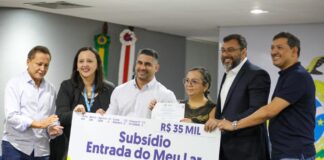 Governador Wilson Lima efetua pagamentos às famílias contempladas por subsídio do Amazonas Meu Lar