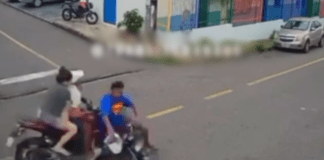 Caos urbano! Motociclista parte para cima de homem após colisão em Manaus