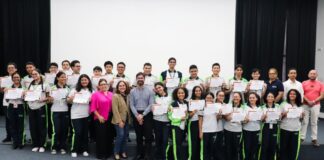 Detran Amazonas entrega 28 certificados do projeto ‘CNH na Escola’