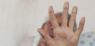 Idosa é agredida pelo marido após recusar dividir senha de Wi-Fi