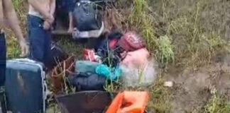 Lancha bate em tronco de árvore e naufraga em Parintins