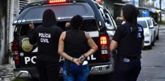 Mãe de quatro irmãs vítimas de abuso pelo padrasto permitia os crimes; ela foi presa