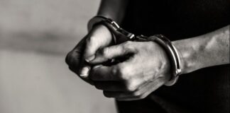 Professor indígena é preso após ser flagrado estuprando a própria filha de 3 anos no AM