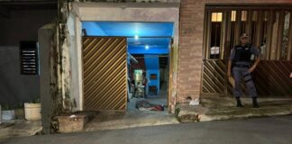 Mulher é brutalmente assassinada a tiros enquanto segurava criança no colo na zona oeste de Manaus