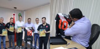 Diretoria do Vasco é recebida pelo governador Wilson Lima antes do jogo contra o Madureira em Manaus