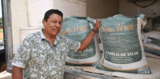 Em Manacapuru, Governo do Amazonas entrega 3,9 toneladas de ração para criadores de bovídeos afetados pela estiagem