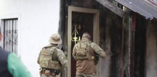 Operação prende suspeitos de integrar grupo envolvido em roubos de celular em Manaus