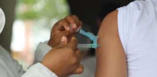 FVS reforça importância da vacinação contra covid-19 e quem pode se vacinar