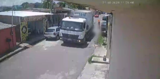 Criança de 6 anos morre atropelada por caminhão de lixo em acidente grave; cenas fortes
