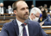 Eduardo Bolsonaro pede licença do cargo de deputado para viver nos EUA
