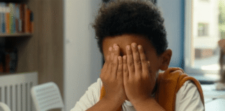 Estado indenizará aluno chamado de “cachimbo de macumba” por professor